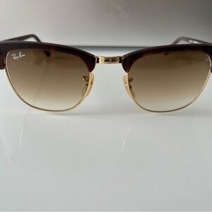 Authentic Ray Ban Clubmaster with spare lenses. Perfect condition. Worn twice.